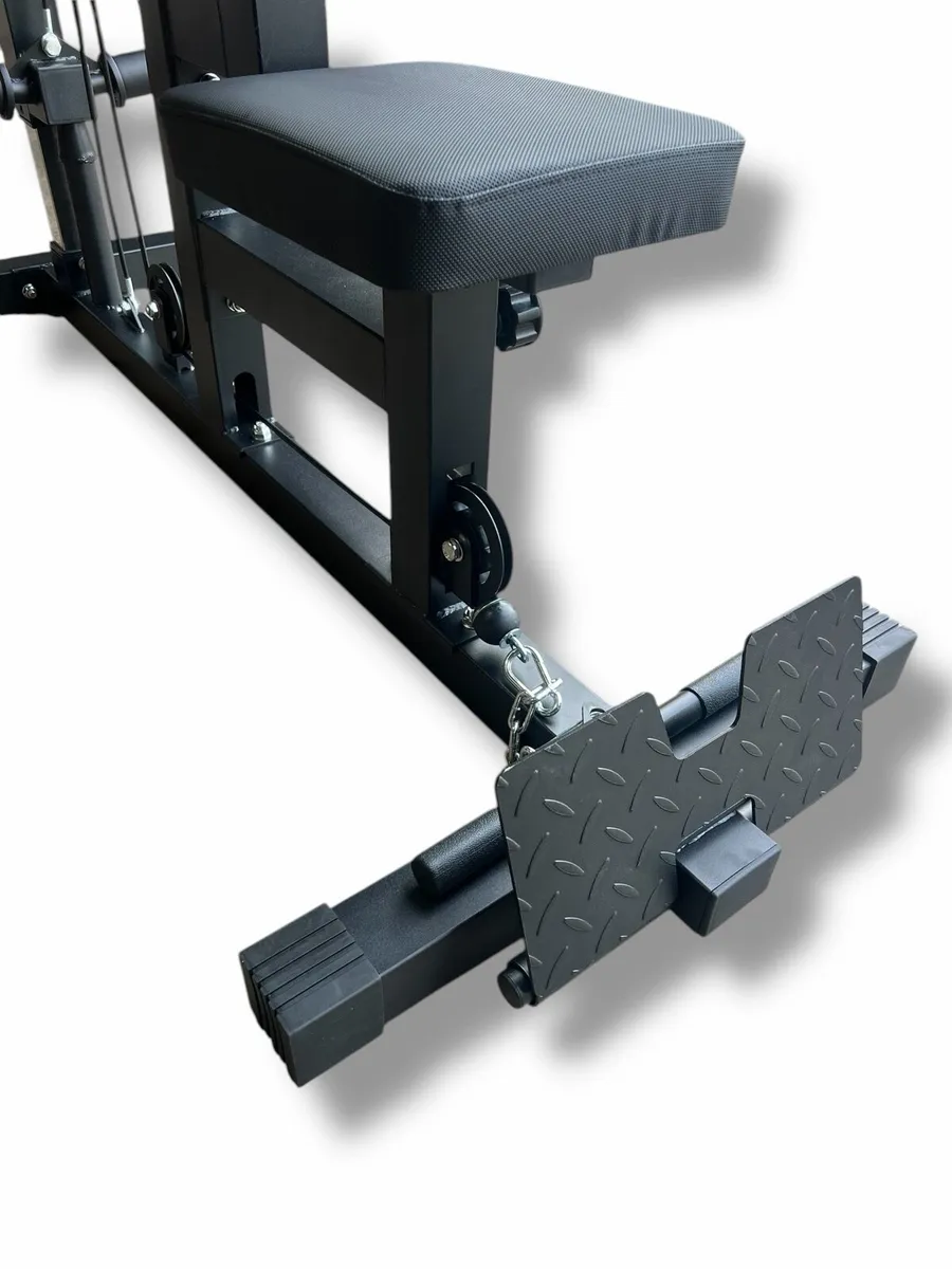 Lat Pull down/ low row combo machine (new) - Image 4