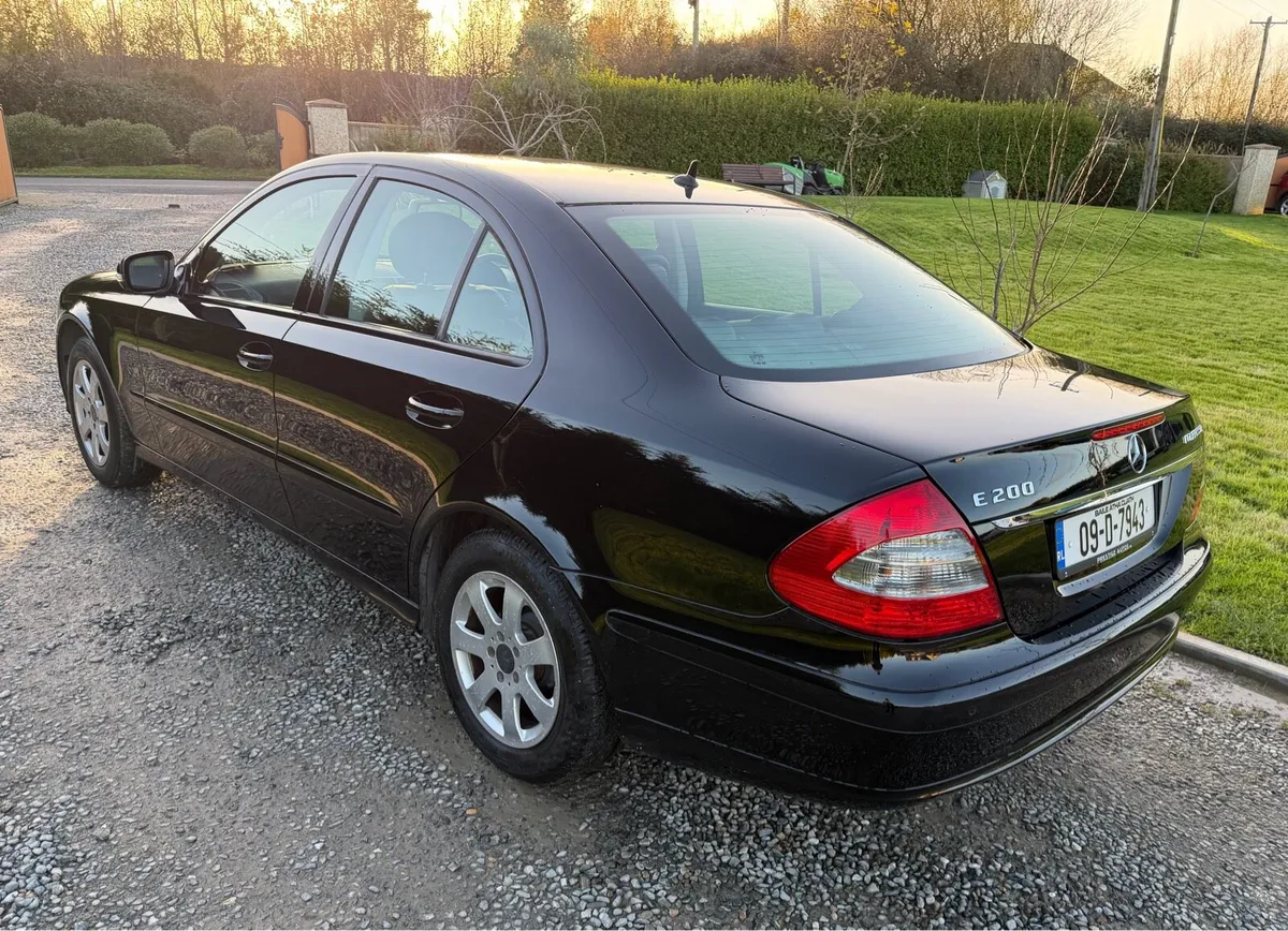 Mercedes E200 Low Mile - Image 4