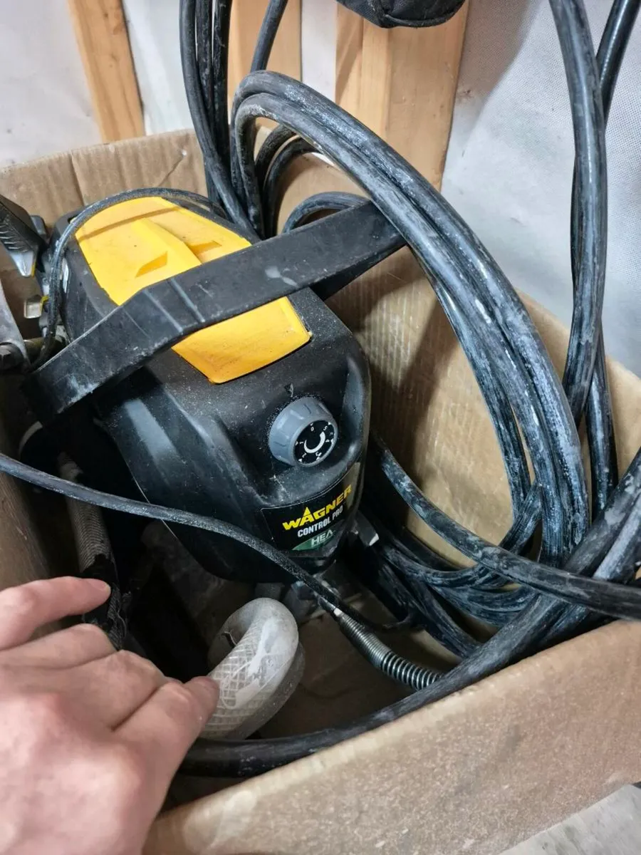 Two wagner airless paint sprayers - Image 2