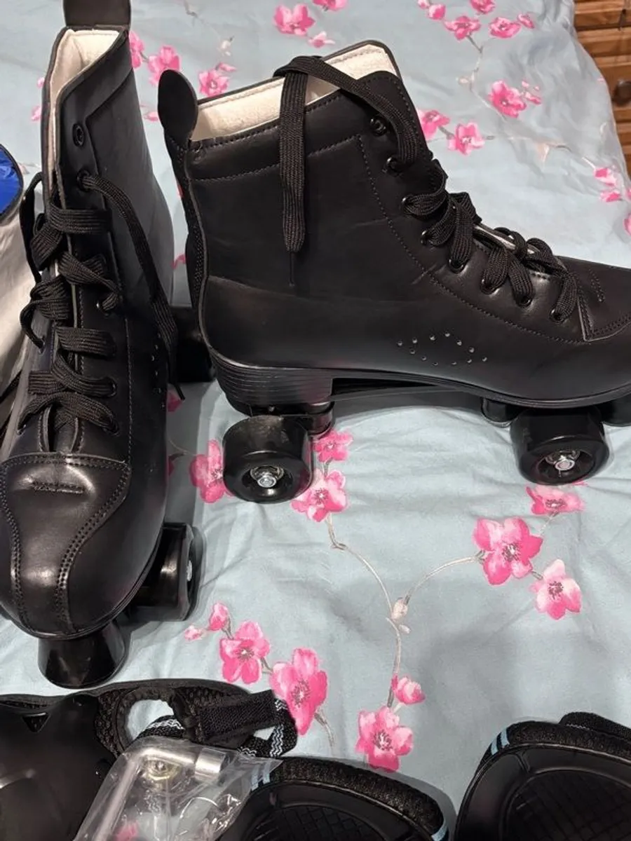 Adult Roller Skates size 8/9 - Image 1