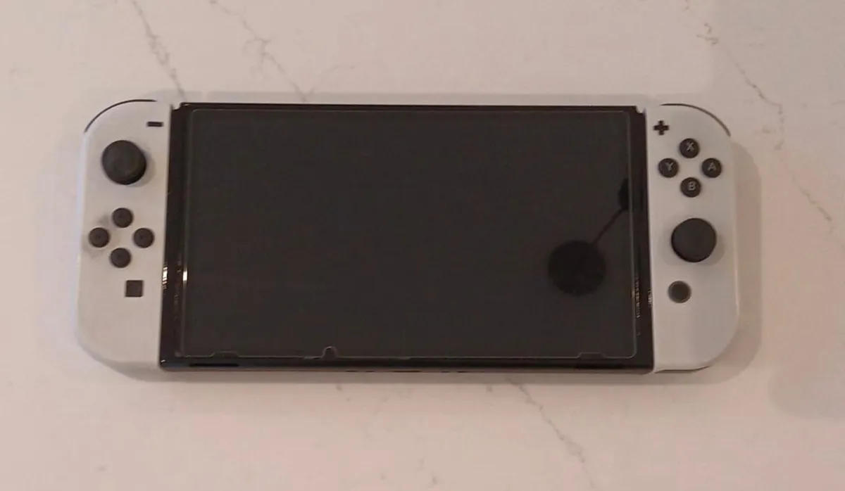 Nintendo Switch OLED - Image 2