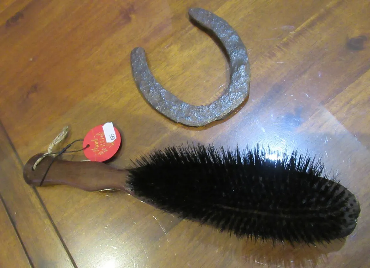antique vintage HORSE SHOE BRUSH cottage pub  cave - Image 3