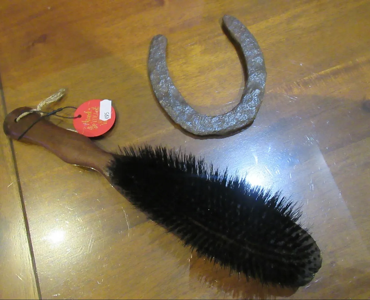 antique vintage HORSE SHOE BRUSH cottage pub  cave - Image 1