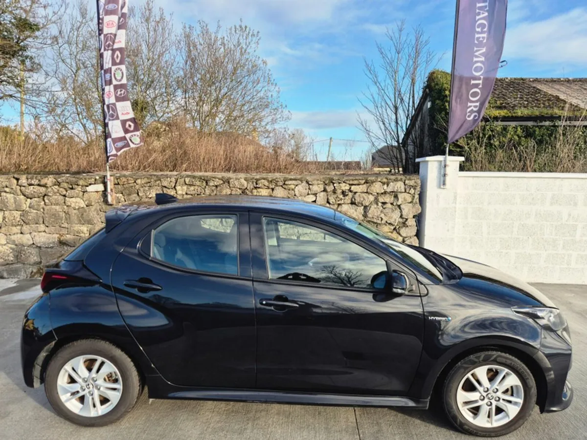 Toyota Yaris HYBRID LUNA AUTO 4DR - Image 1