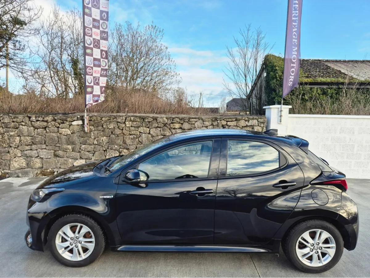 Toyota Yaris HYBRID LUNA AUTO 4DR - Image 2