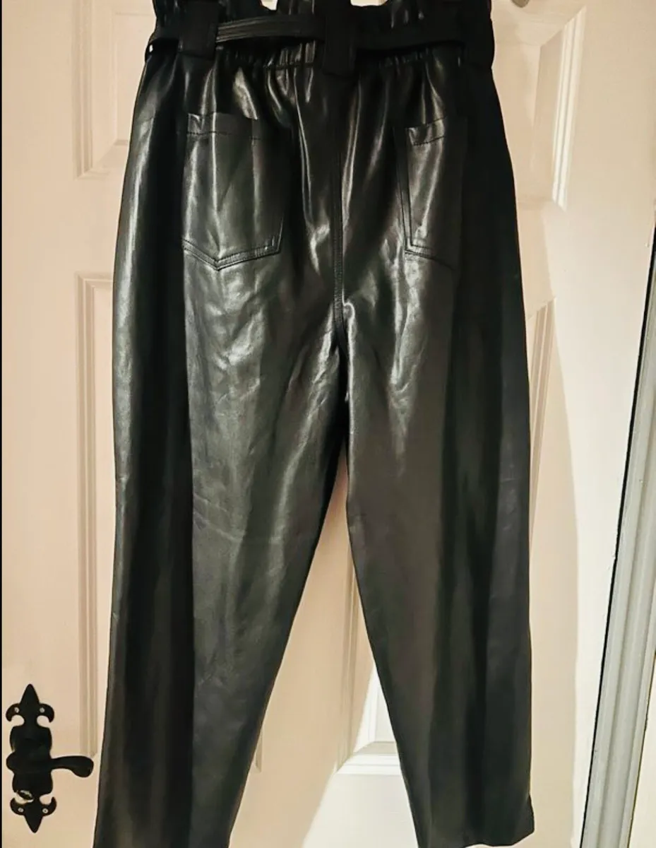River island Leather look trousers as new - Image 3