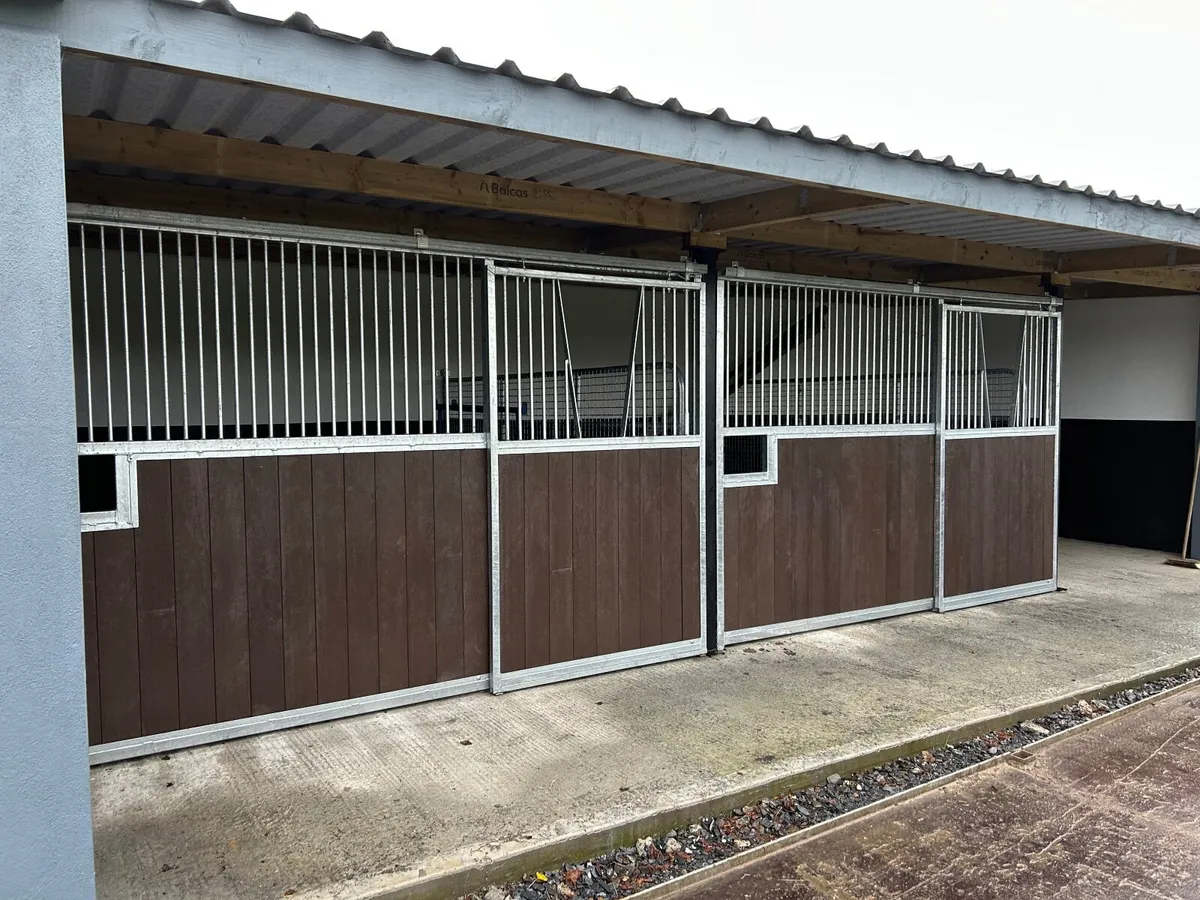 Stable Fronts /Doors/ Partitions/Feed Barriers - Image 2