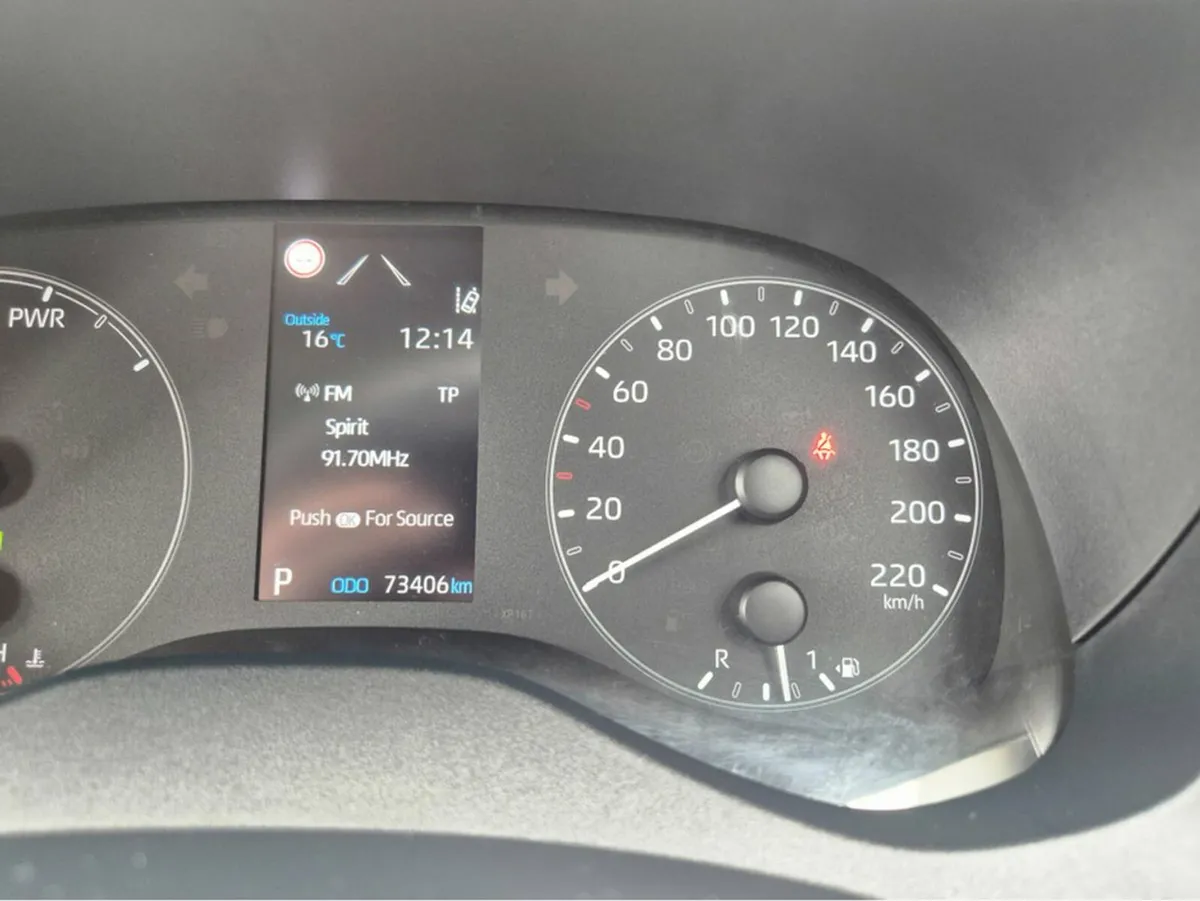 Toyota Yaris HYBRID LUNA 4DR AUTO - Image 3