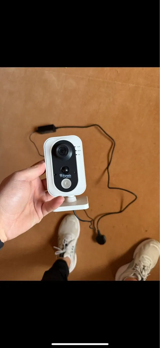 Stand alone security camera