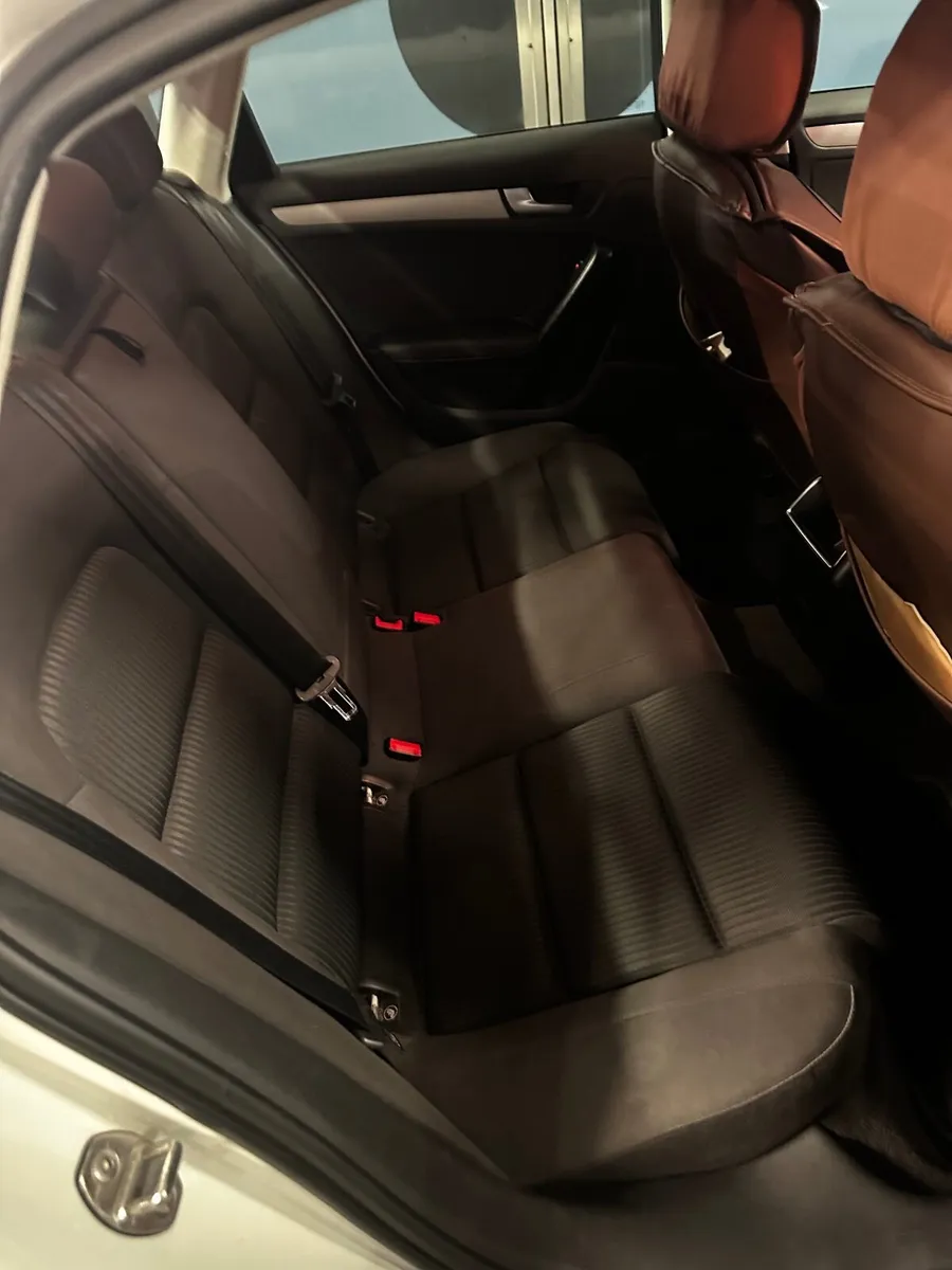Audi A4 2010 - Image 2