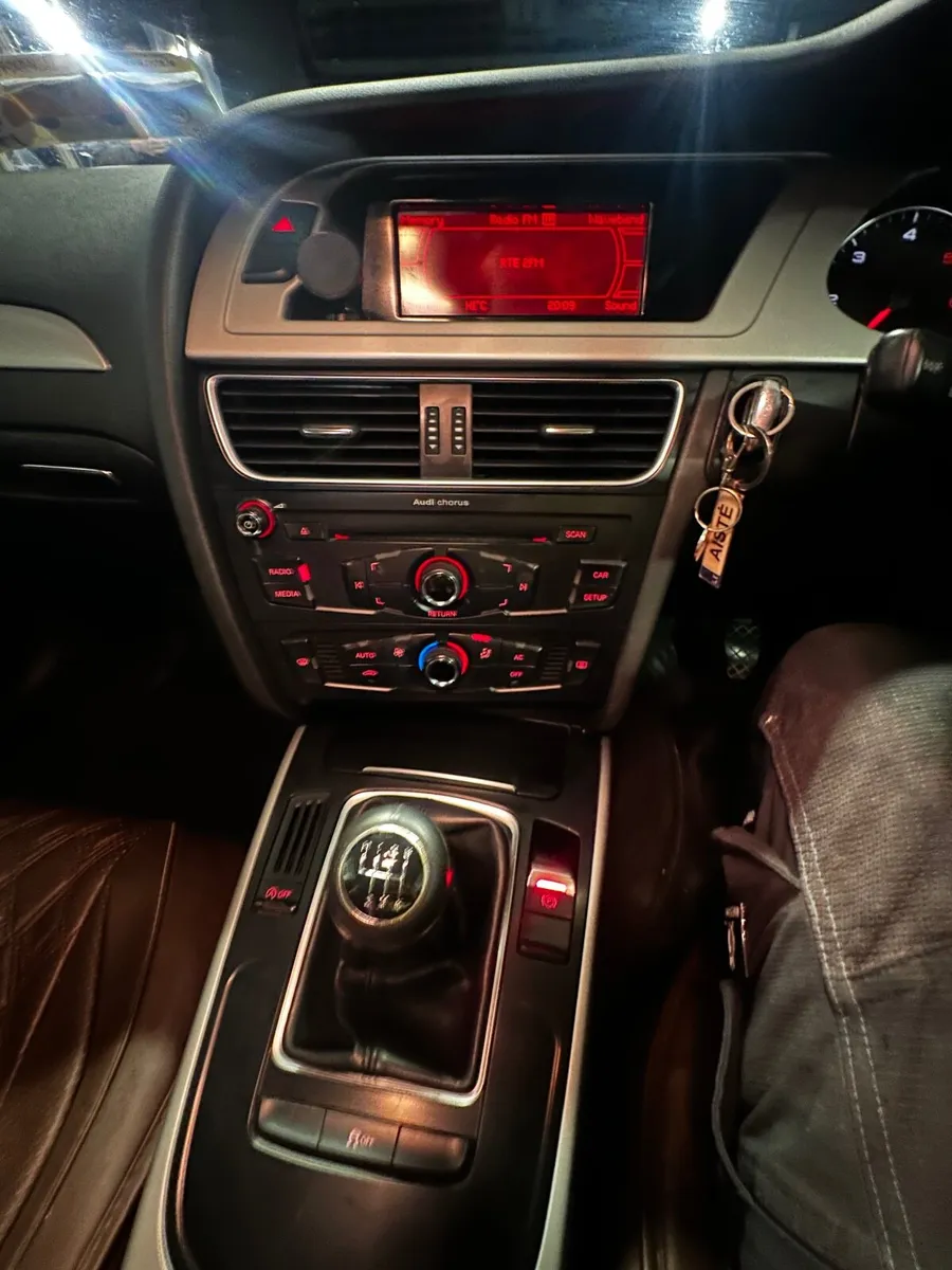 Audi A4 2010 - Image 4