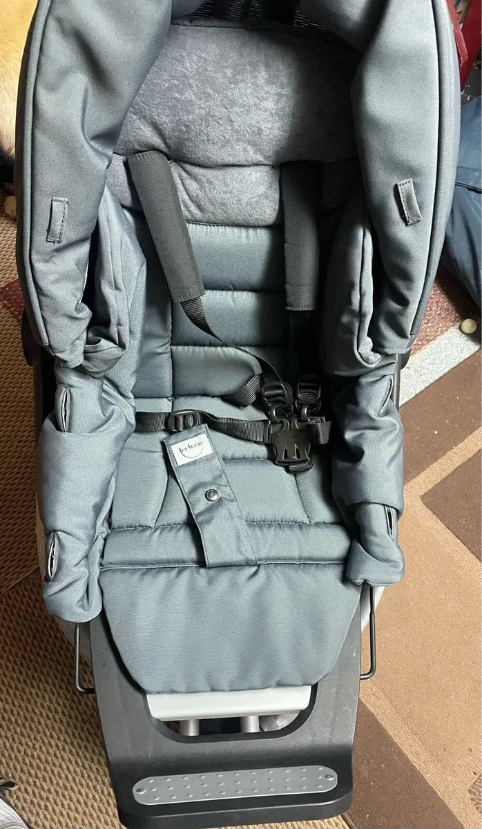 Teutonic Spirit S3 3 Wheel Pram - Image 1