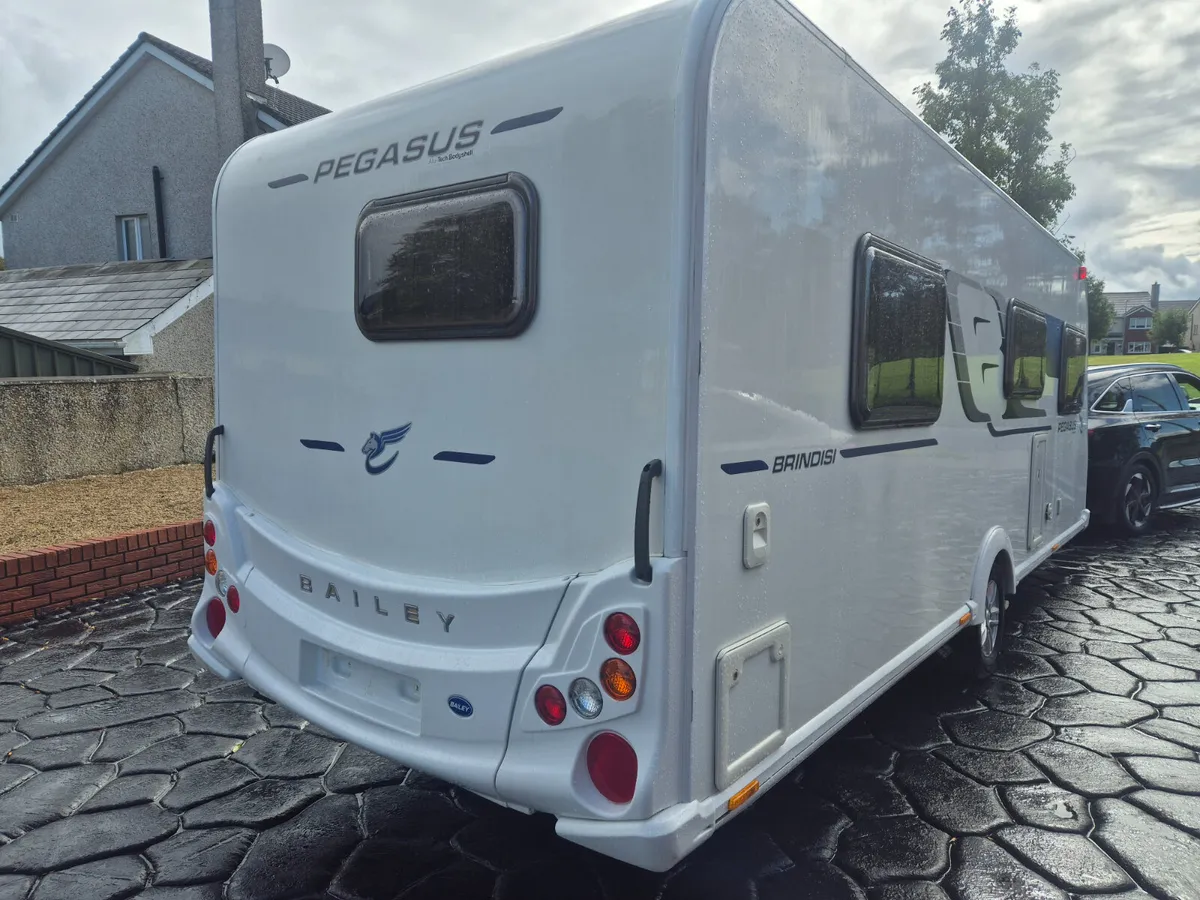 Island  Bed  Bailey  Pegasus  Brindisi - Image 3