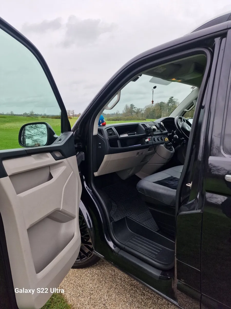 Volkswagen Transporter 2019 - Image 2