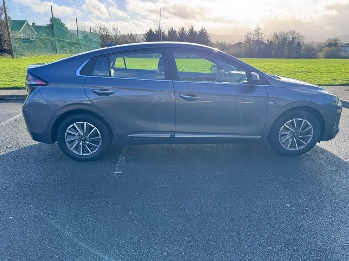 2020 Hyundai Ioniq - Image 2