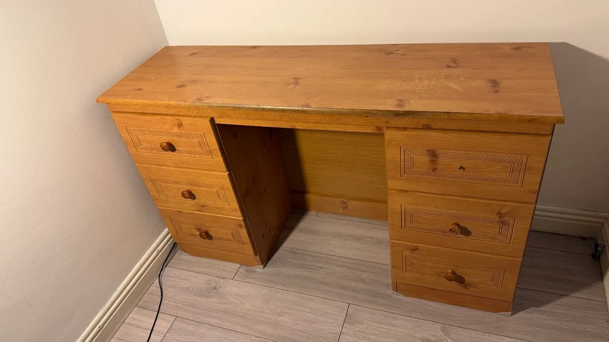 Desk - €5 - Image 1