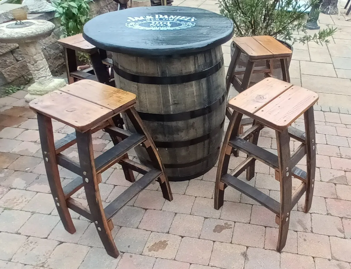 Oak barrel with stools - Image 1