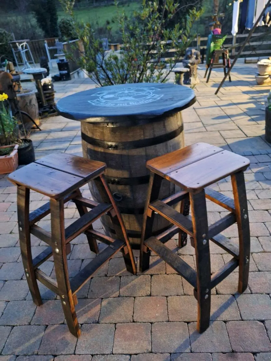 Oak barrel with stools - Image 4