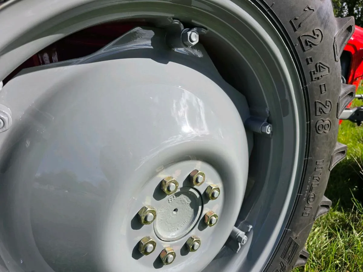 1963 massey ferguson 35x vintage tractor - Image 2