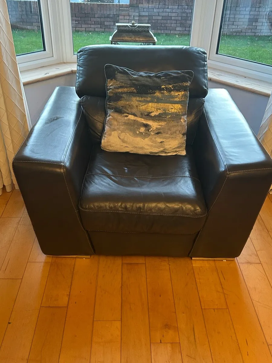 Suite of Furniture - Image 2