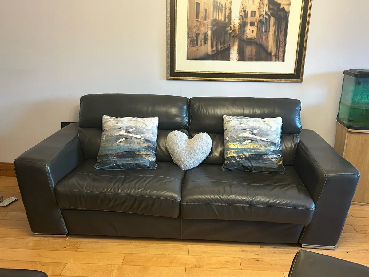 Suite of Furniture - Image 4