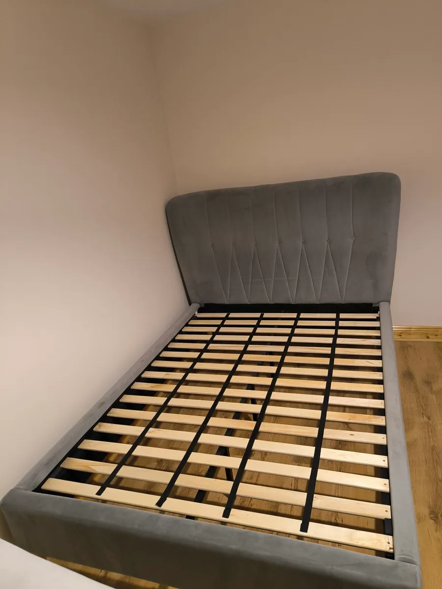 Silver velvet double frame bed - Image 1