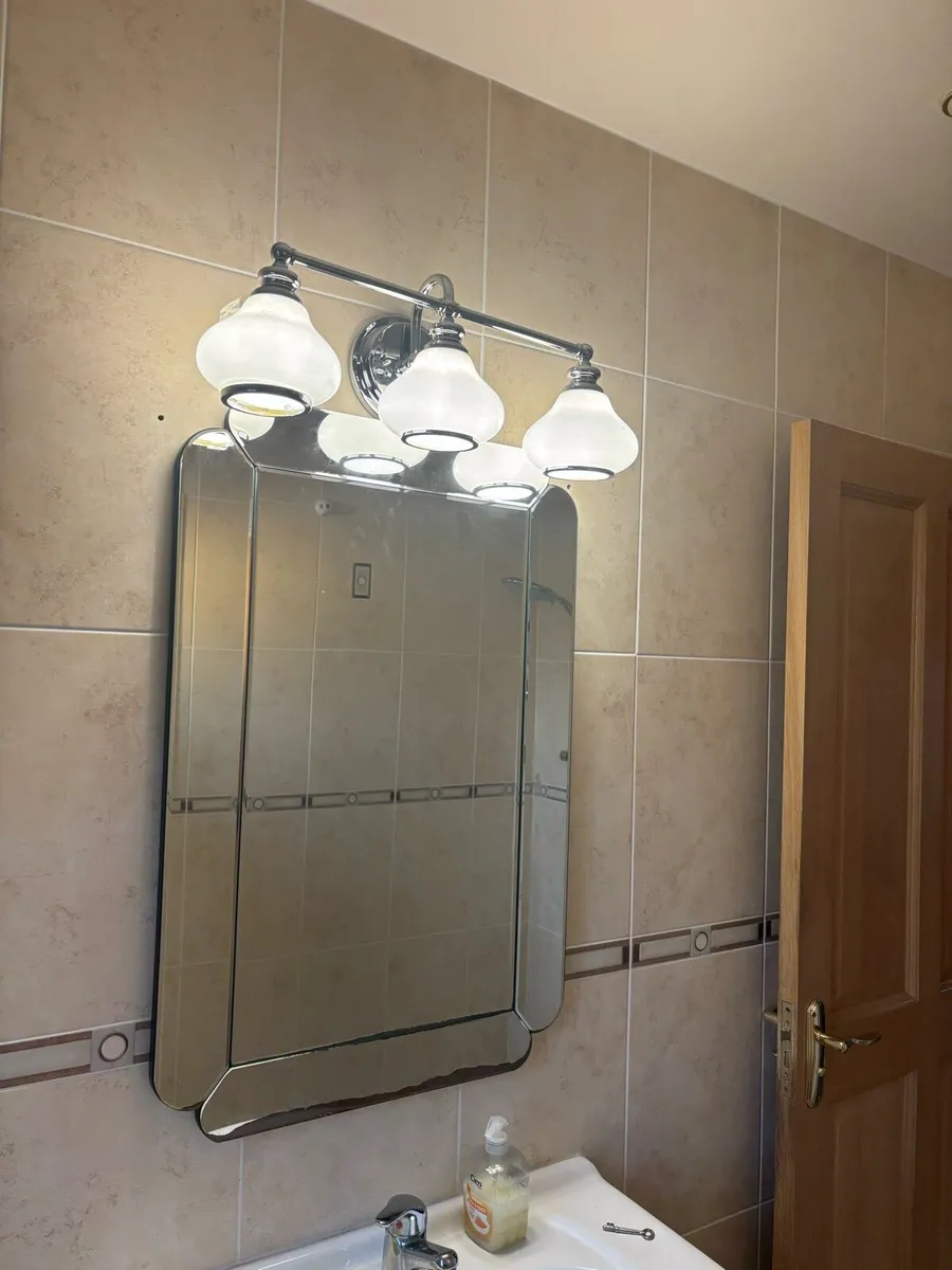 Bathroom light - Image 2