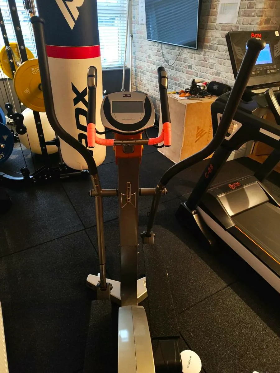 Cross trainer - Image 2