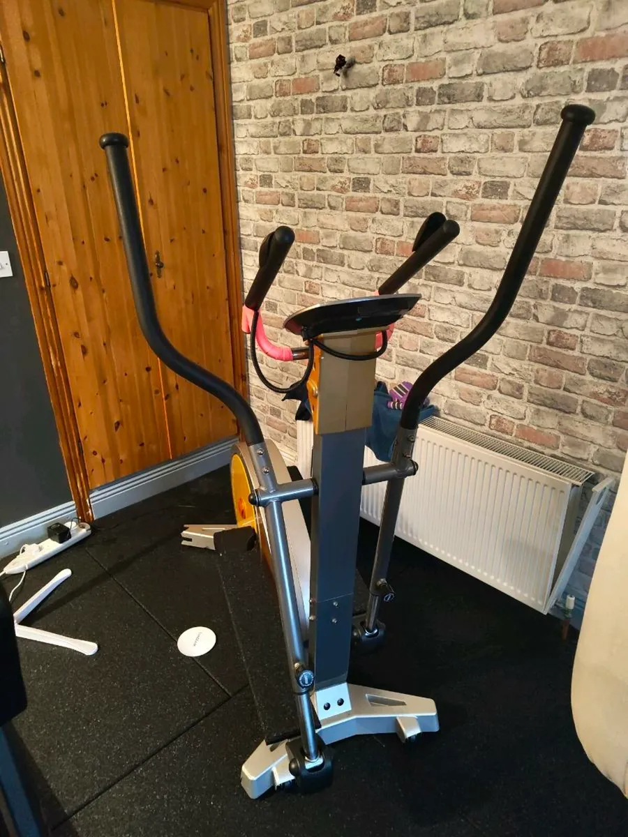 Cross trainer - Image 1