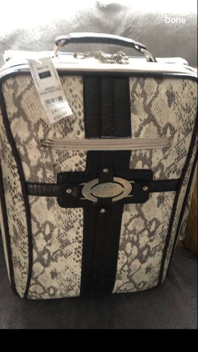 New small suitcase €25 - Image 1