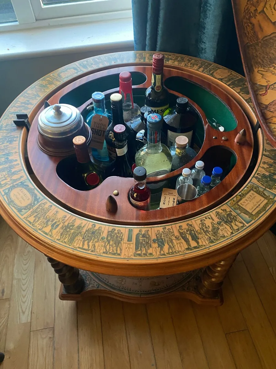 Antique globe drinks cabinet - Image 3