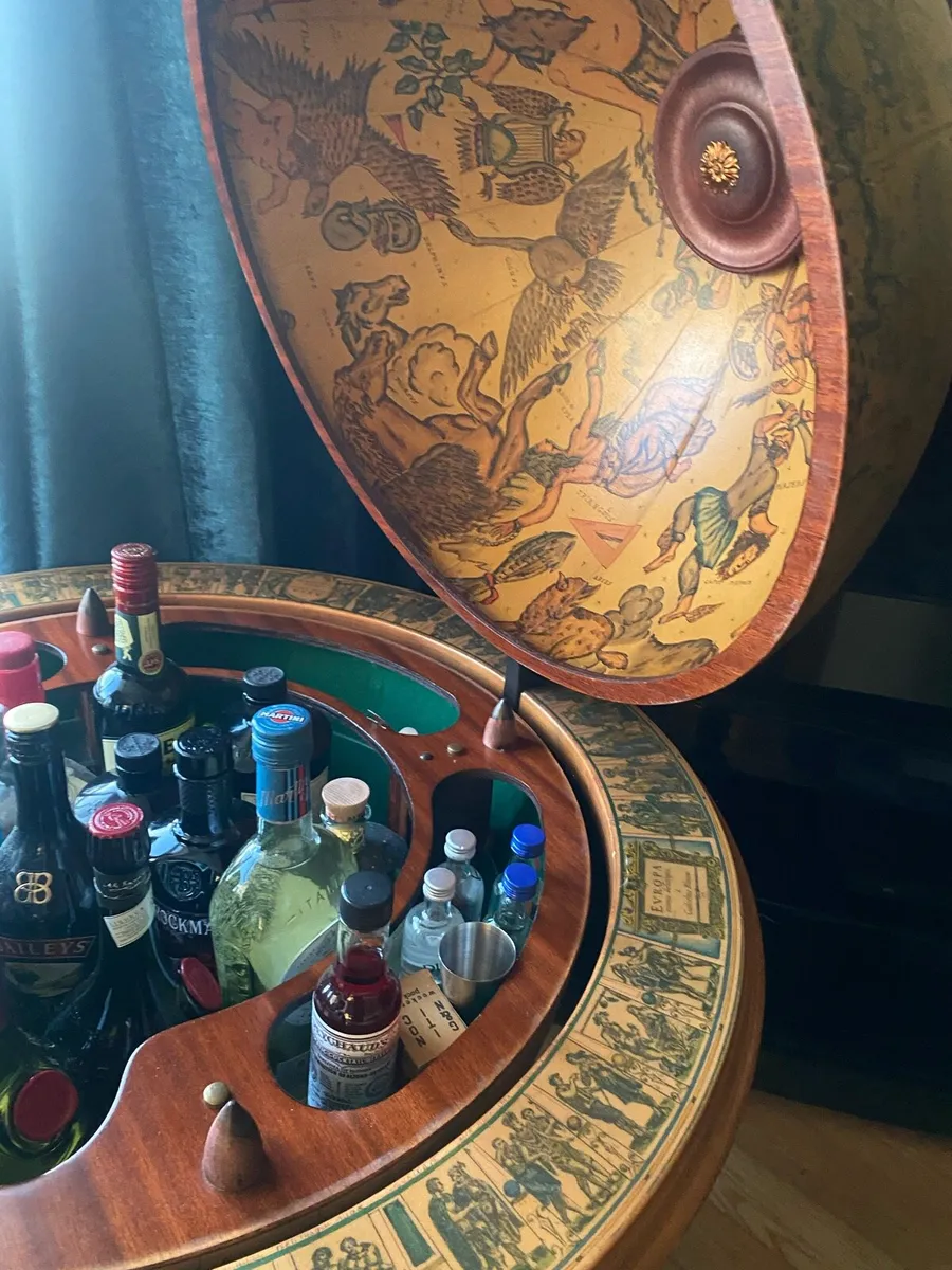 Antique globe drinks cabinet - Image 4