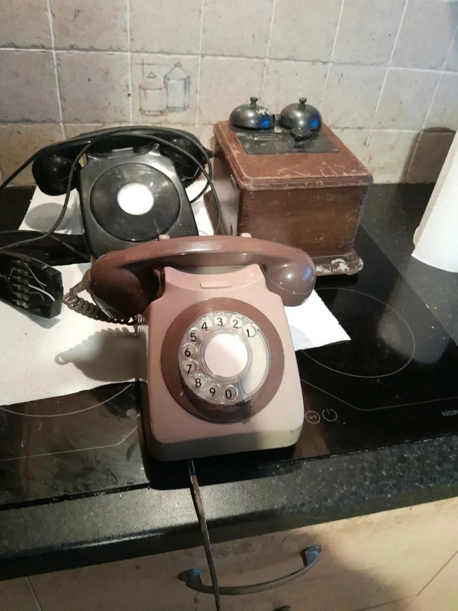 Vintage telephone - Image 1