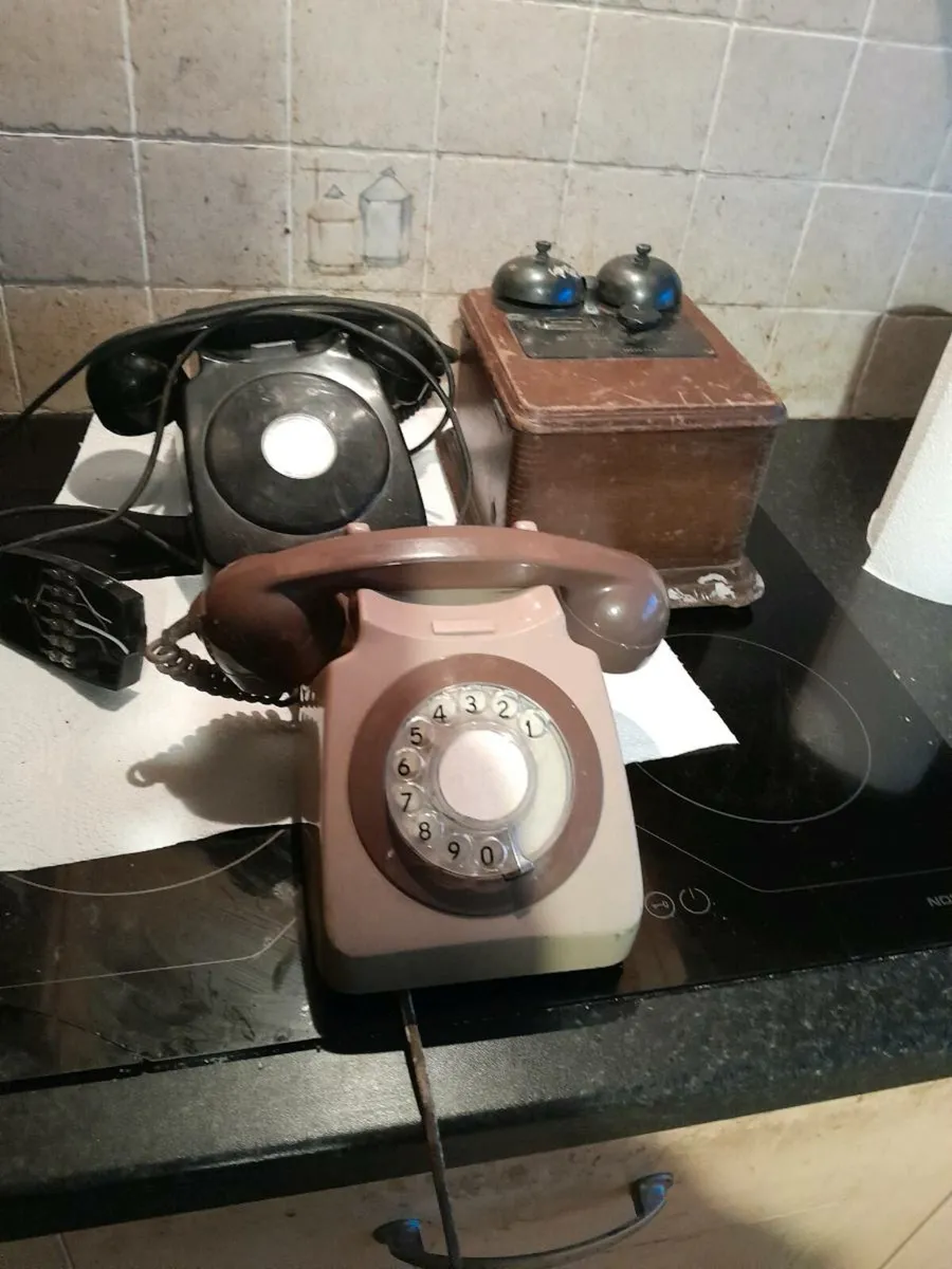 Vintage telephone - Image 2