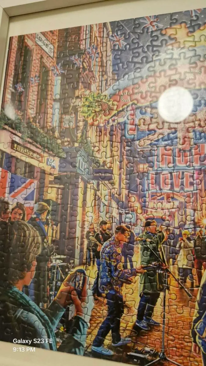 Carnaby Street Christmas Jigsaw Puzzle framed - Image 3