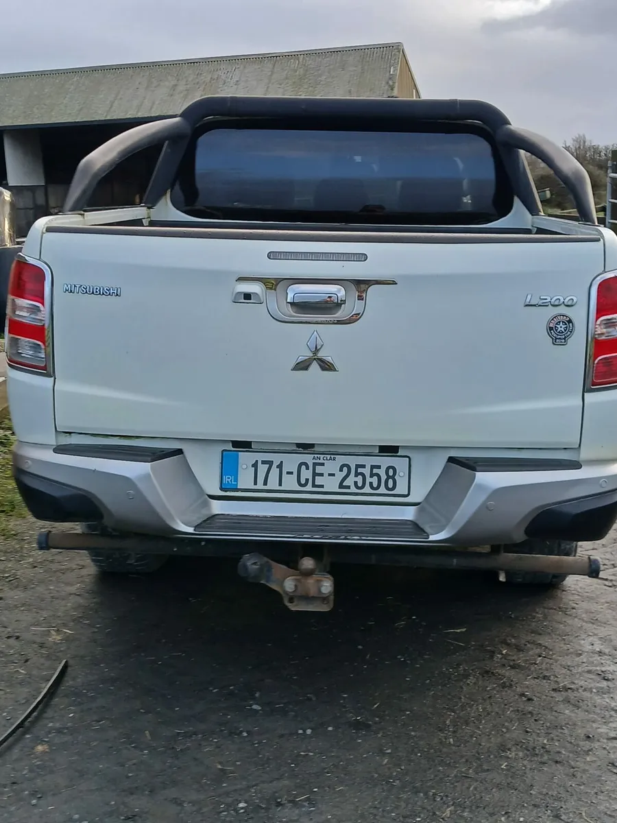 2017 Mitsubishi L200 Barbarian Top spec Low Kms - Image 4