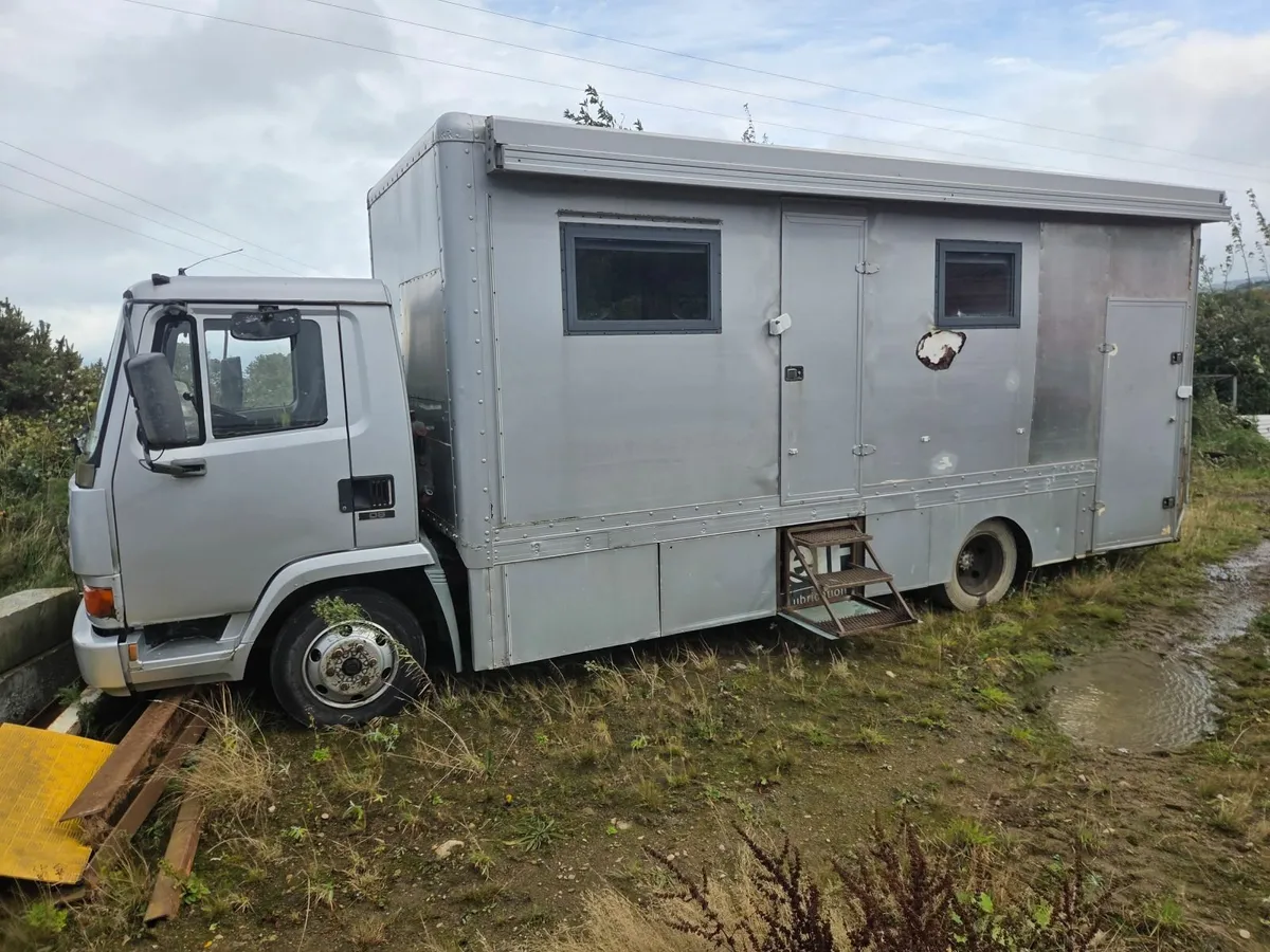 Camper van - Image 1