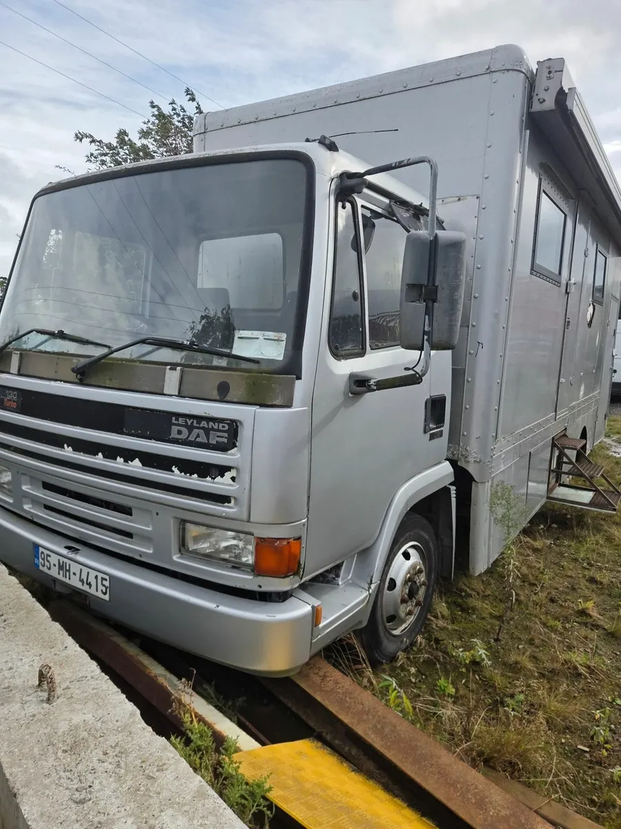 Camper van - Image 2