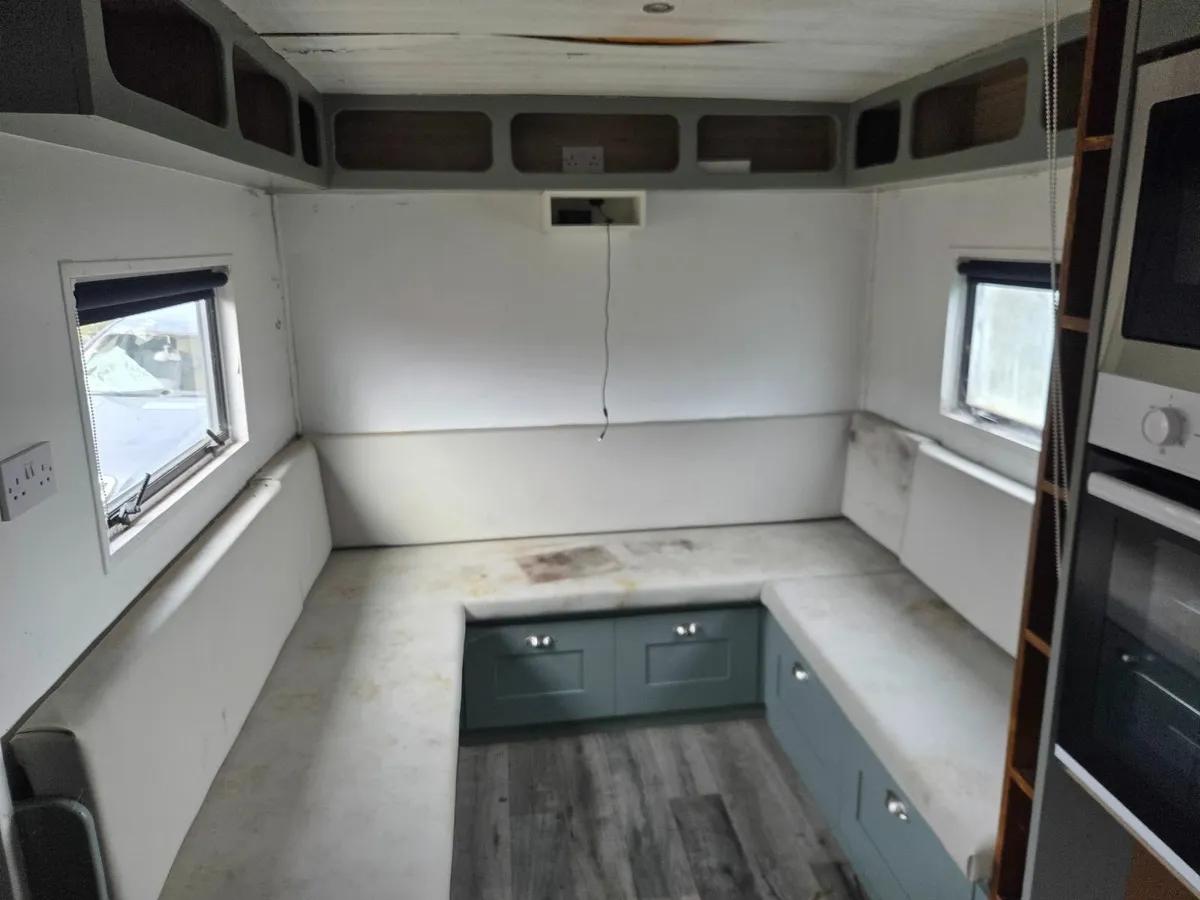 Camper van - Image 3