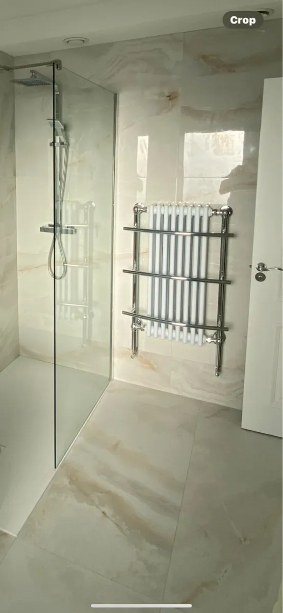Sink unit and towel radiator - Image 3