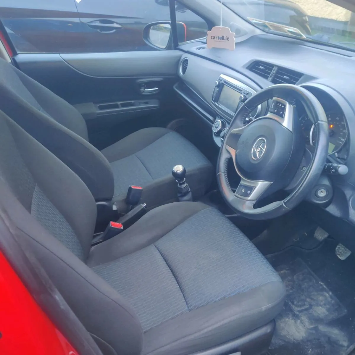 Toyota Yaris 2012 - Image 2