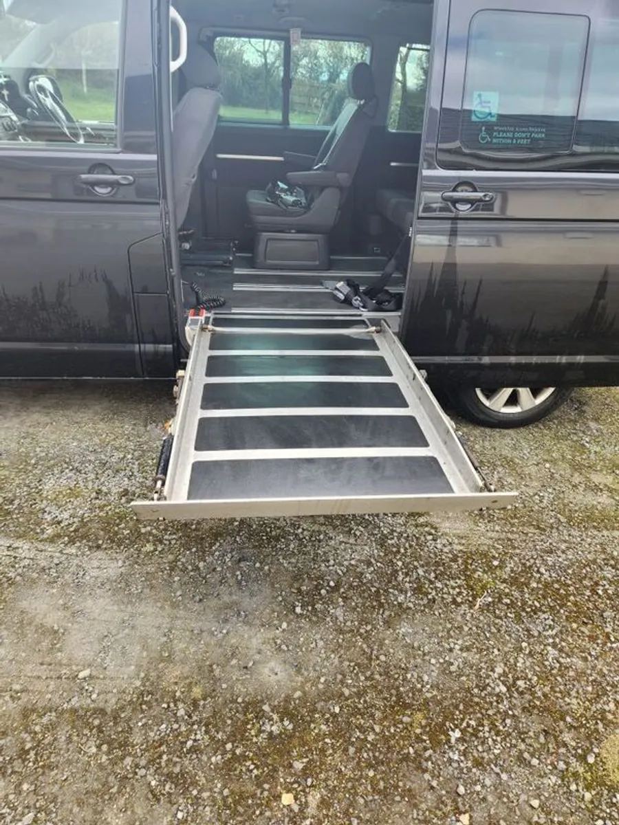 2012 Volkswagen Caravelle - Image 4