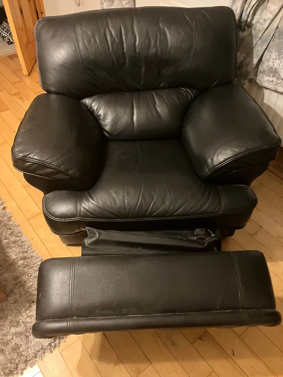 Suite of furniture - Image 2