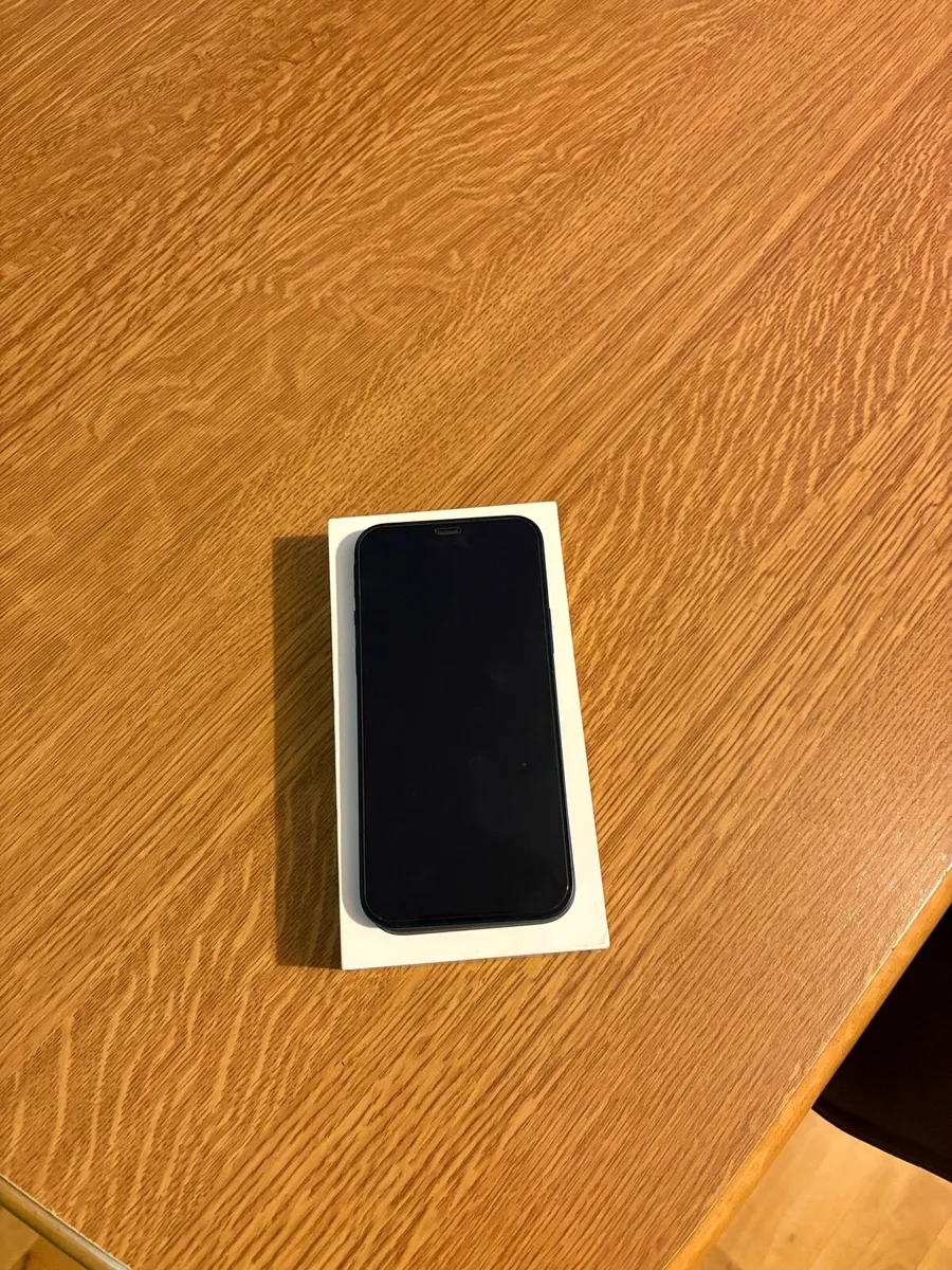 iPhone 12 - Image 3