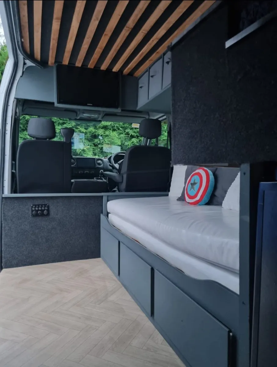 Renault Master Campervan 192 - Image 3