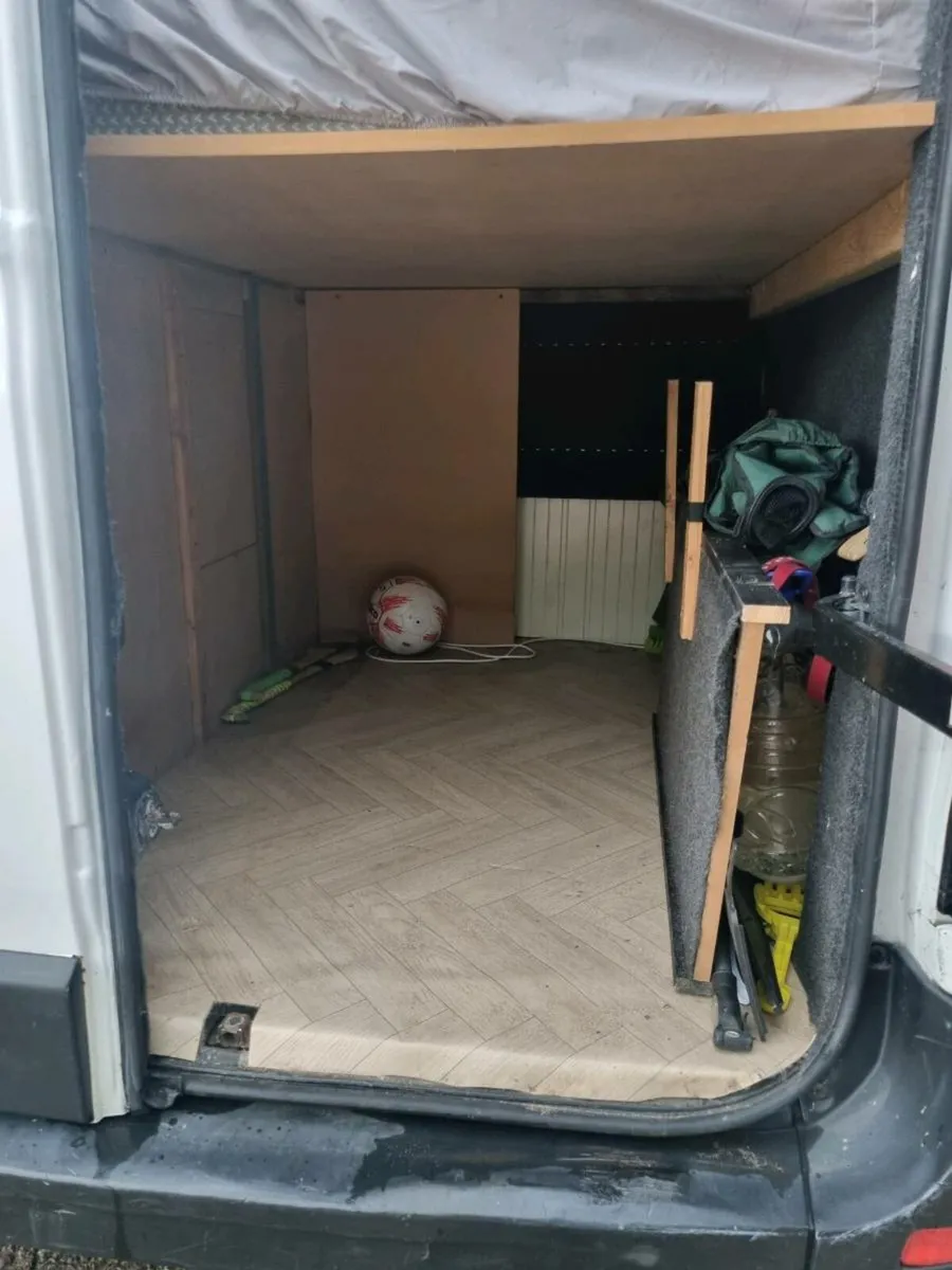 Renault Master Campervan 192 - Image 4