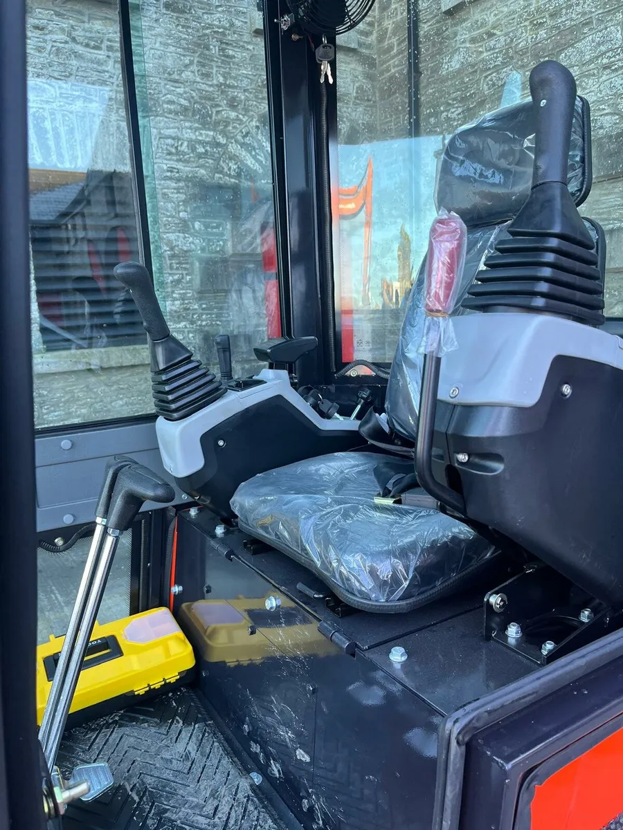 Mini digger - Image 4