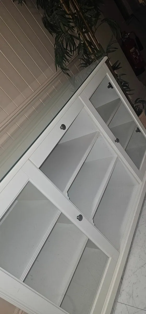 White Cabinet /Presses - Image 4