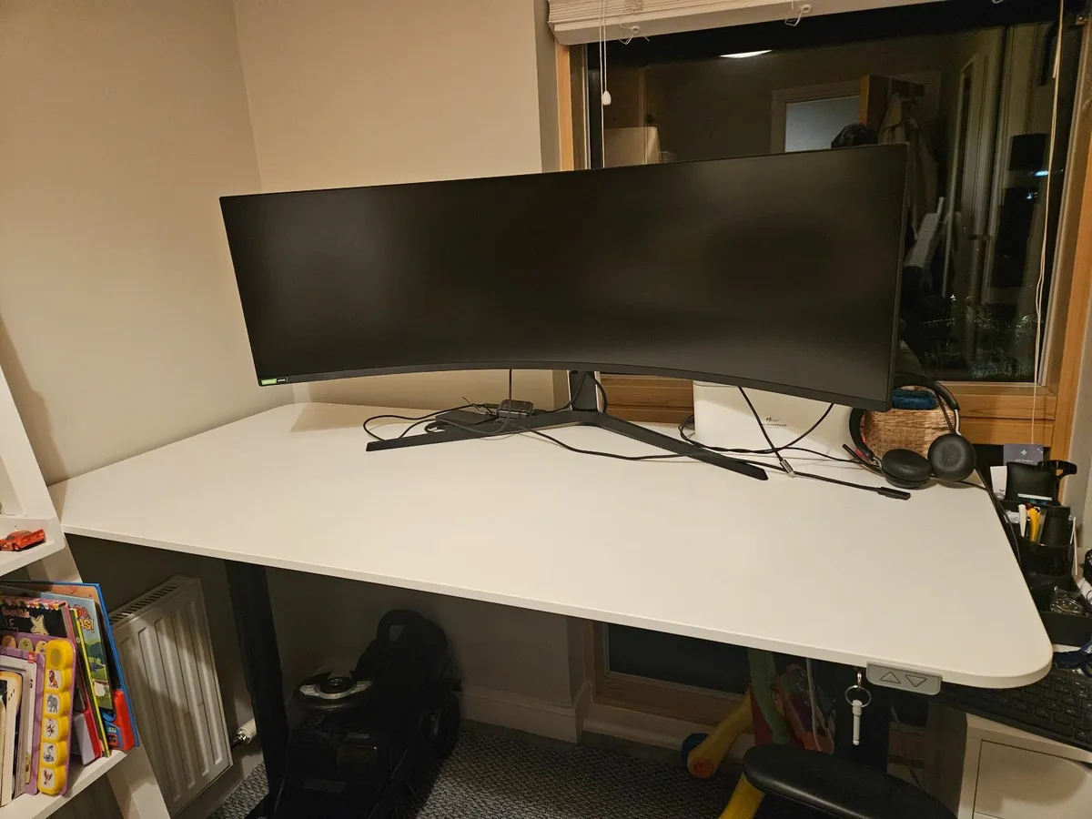 Samsung Odyssey G9 49" Ultra-Wide Curved Monitor - Image 3