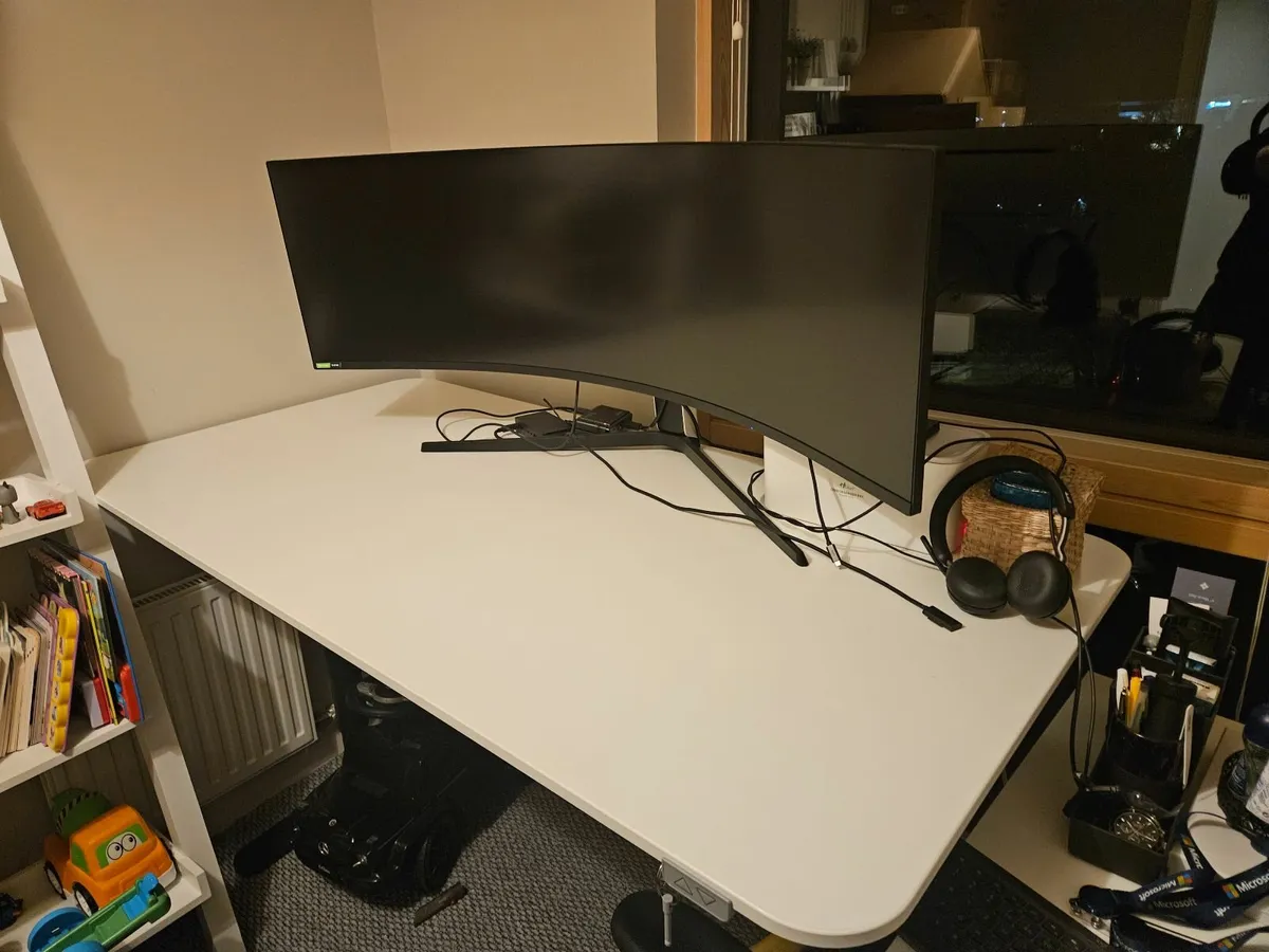 Samsung Odyssey G9 49" Ultra-Wide Curved Monitor - Image 4